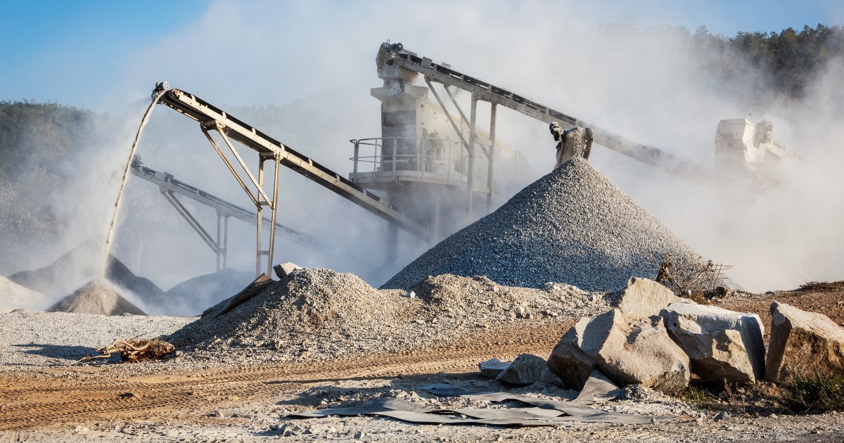 Conveyors and crushers operating in a Quebec aggregate quarry — CFI Industries installations for the mining sector and bulk handling operations
